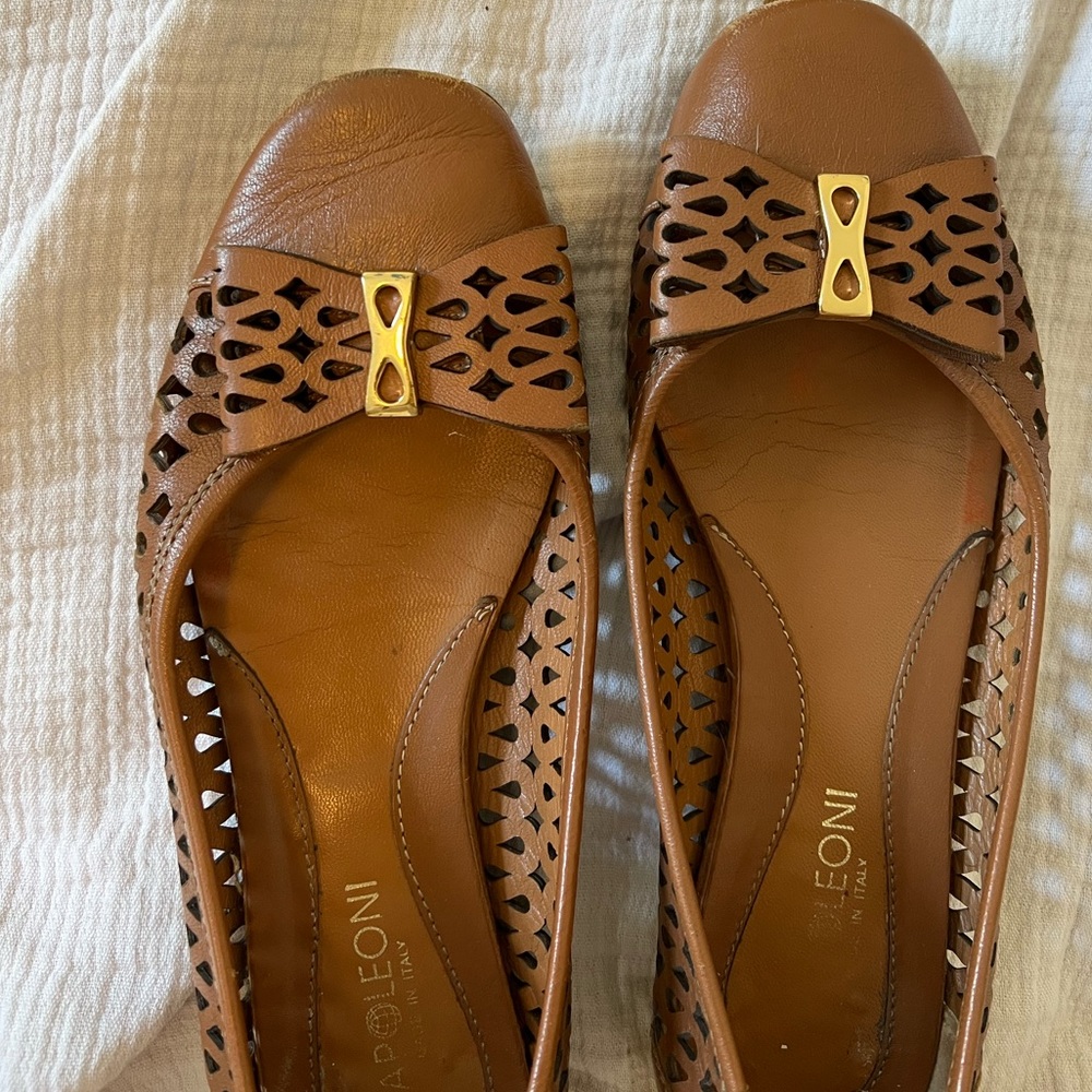 Napoleoni brown leather and gold flats